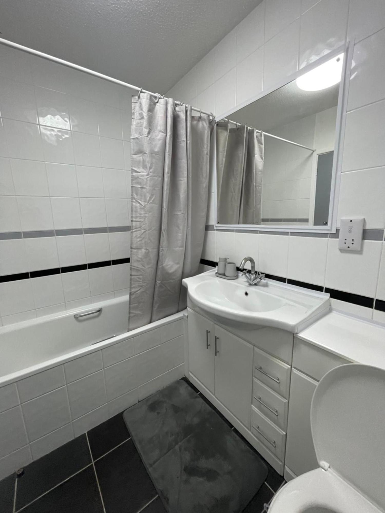 Cardiff Bay Apartment With Parking Exterior photo
